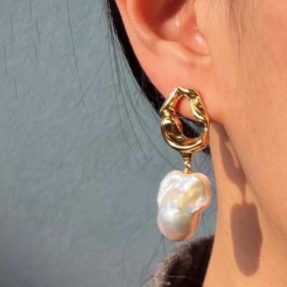 Pearl stud earrings A23 - Picture 1 of 5